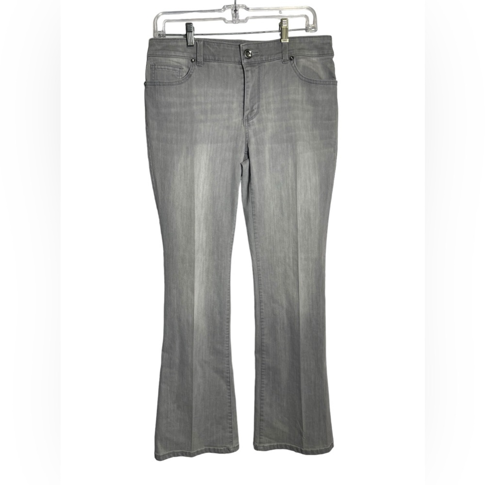 Chico’s women’s size 6 (Chico’s size 0.5) grey bootcut jeans w/ rhinestones 🩶🩶